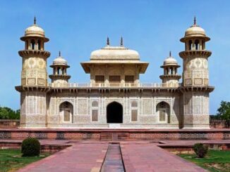Itmaddaulah Tomb in Hindi