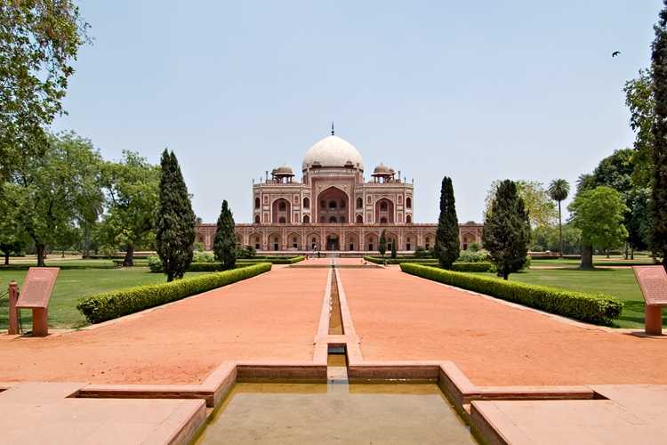 This image has an empty alt attribute; its file name is humayu-tomb3.jpg