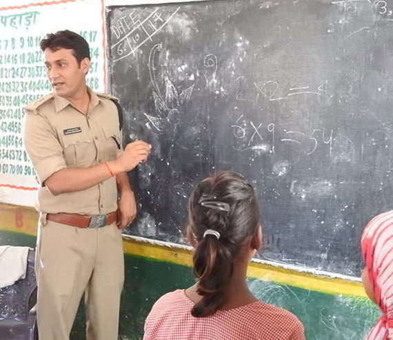 http://www.hindisarkariresult.com/an-inspirational-story-ips-officer/