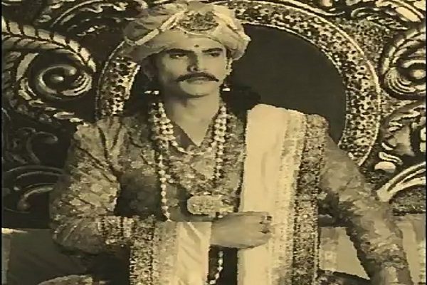 http://www.hindisarkariresult.com/unsung-heroes-yashovarman-chandrapeed/