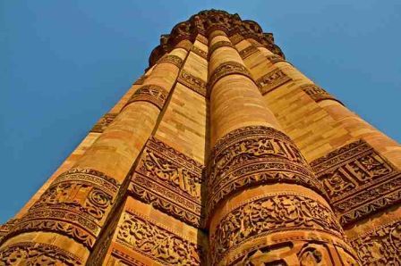 This image has an empty alt attribute; its file name is Qutubminar1.jpg