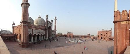 This image has an empty alt attribute; its file name is jama-masjid.jpg