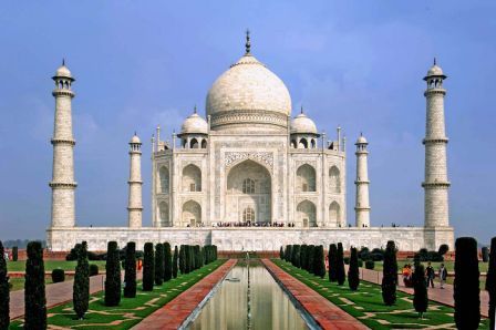 This image has an empty alt attribute; its file name is tajmahal-2.jpg
